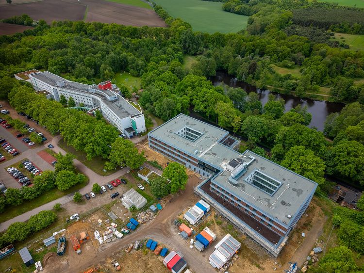Luftaufnahme Neubau Akutpsychosomatik MEDICLIN Seepark Klinik Bad Bodenteich
