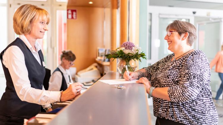 Patientin bei der Aufnahme in die Klinik