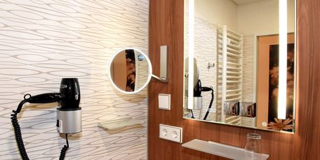 Bad im Wahlleistungszimmer der MEDICLIN Seepark Klinik