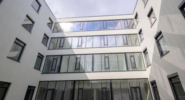 Innenhof Neubau Akutpsychosomatik MEDICLIN Seepark Klinik