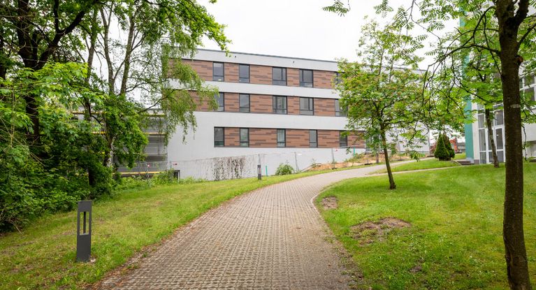 Park und Neubau Akutpsychosomatik MEDICLIN Seepark Klinik
