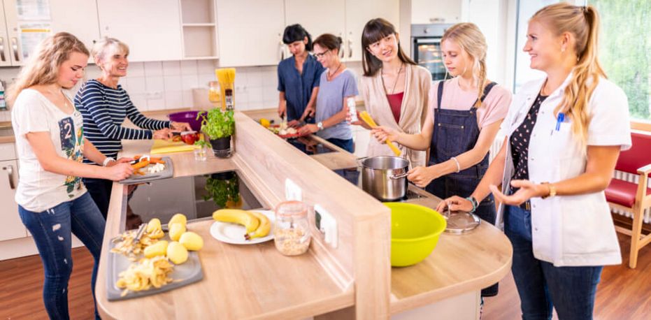 Patienten in der Lehrküche